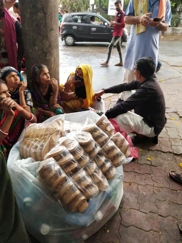 Bread and packed food for families outside the hospital.