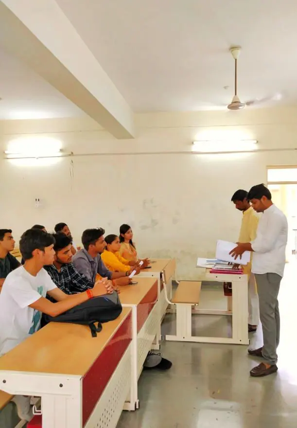 Climate seminar in a college classroom
